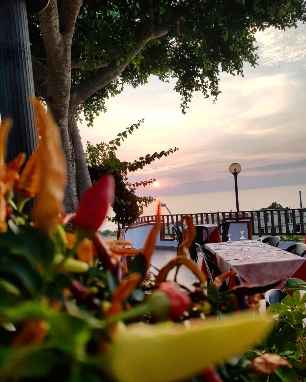 San Carlo - Terrazzo Sul Mare Con Ristorante E Pizzeria Bed & Breakfast Zambrone Bagian luar foto